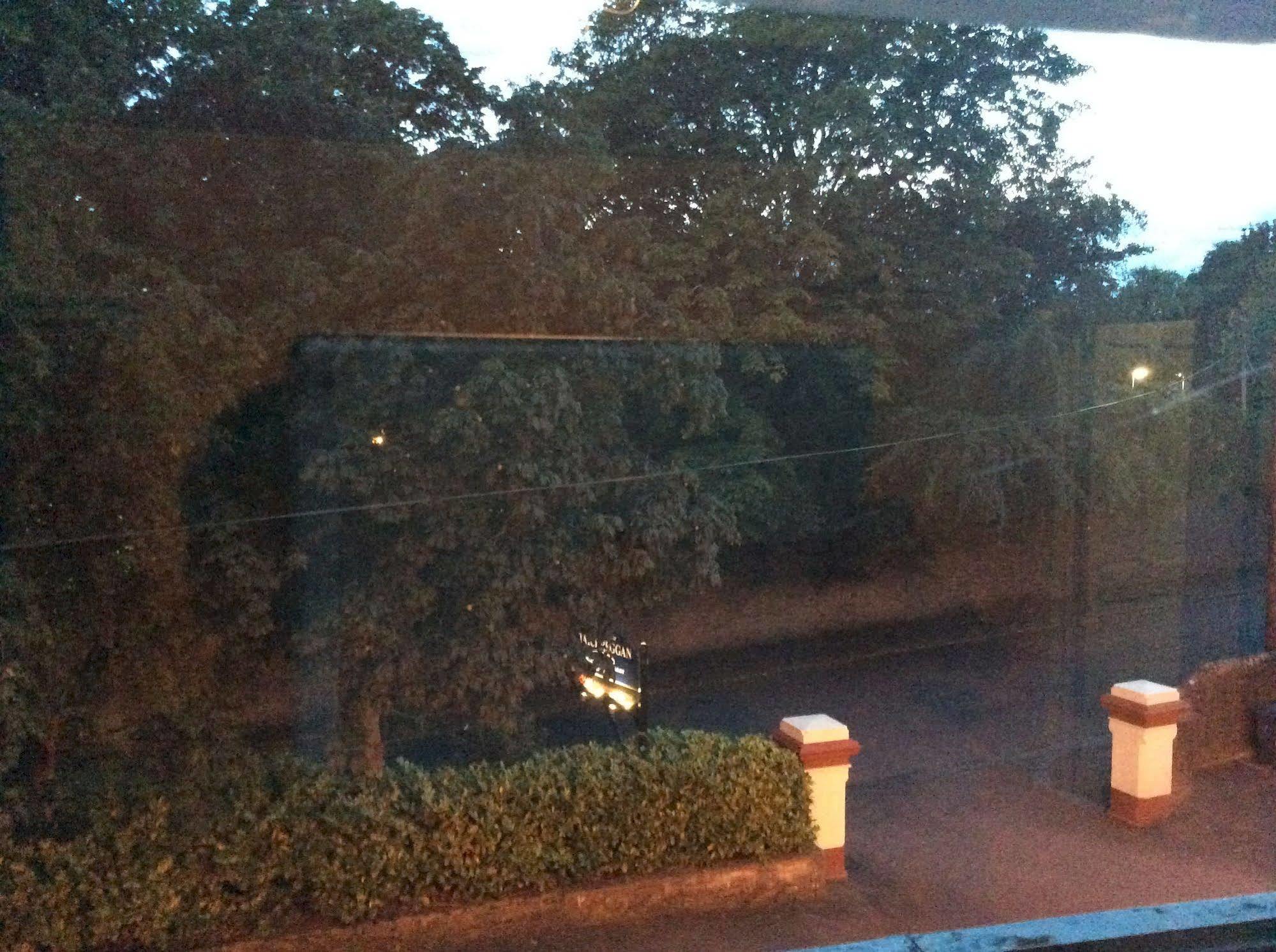 Taychreggan Hotel Dundee Bagian luar foto