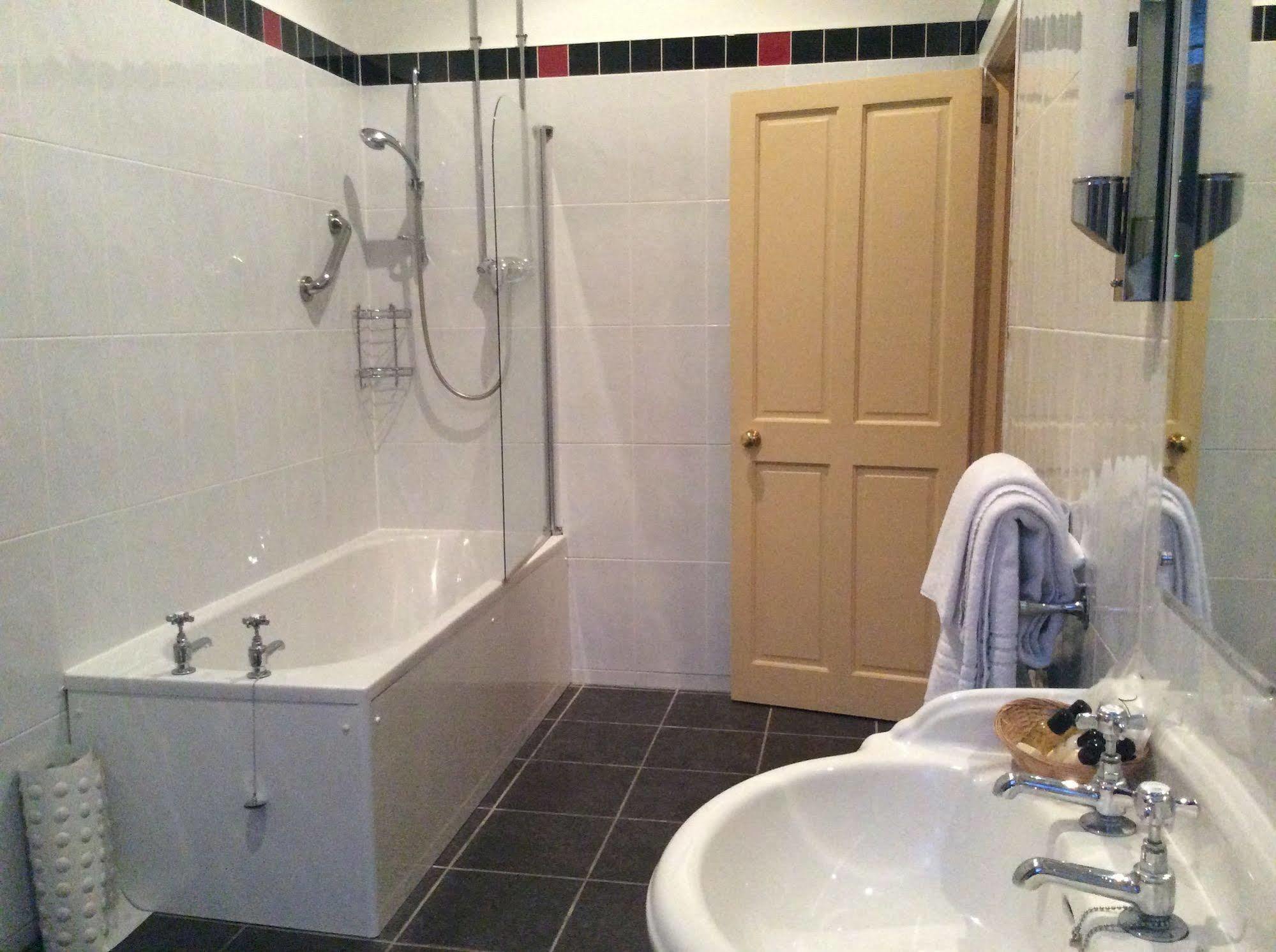 Taychreggan Hotel Dundee Bagian luar foto