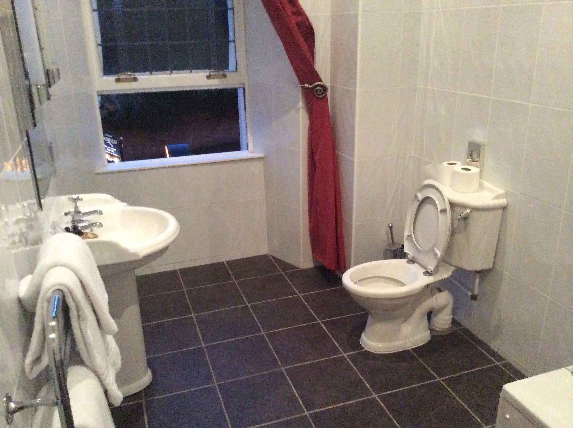 Taychreggan Hotel Dundee Bagian luar foto